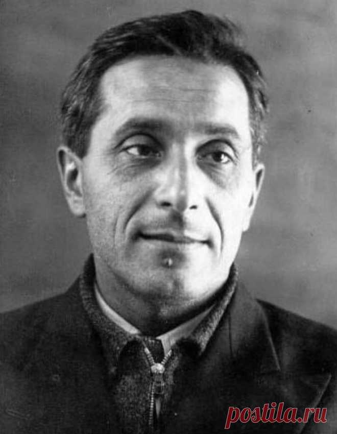 В 1926 году к известному психиатру пришел изнуренный до дистрофии пациент, судя по манерам — «из бывших», с жалобой на беспричинную тоску и апатию, из-за которых он совсем не может есть и спать. Осмотрев его, врач прописал … читать юмористические рассказы: «Лучше всего, батенька, возьмите томик Зощенко.
Может быть, вам покажется простовато, этак по-пролетарски.
Но смешно!
Этот Зощенко – большой весельчак».
«Доктор, — грустно вздохнул ипохондрик.
— Я и есть Зощенко».
