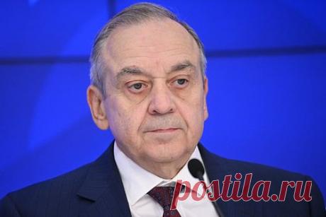 В Крыму ответили на указ Зеленского о территориях России. Указ Владимира Зеленского об «исторически населенных украинцами» территориях России — бесмысленный и политически безграмотный документ, считает постпред Крыма при президенте России, вице-премьер региона Георгий Мурадов. Россия без «потуг Зеленского» может обеспечить жителям ее территорий базовые права.