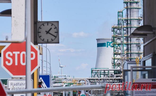 «Ведомости» узнали о росте прокачки нефти по «Дружбе» из России в Европу. На фоне введенного ЕС эмбарго на поставки российской нефти морским путем, трубопровод «Дружба» остался единственным источником нефти из России для Европы. По данным «Ведомостей», более все поставки по ней нарастили Венгрия и Чехия