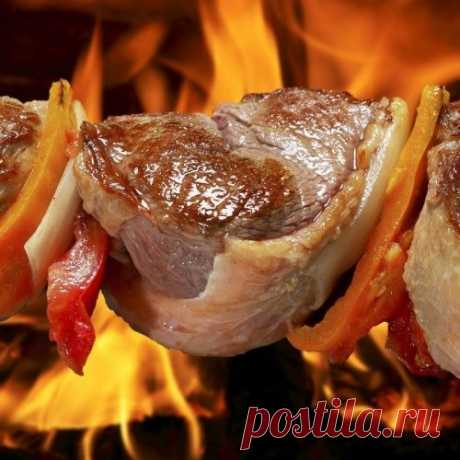 Чем посыпают угли для жарки шашлыка на Кавказе