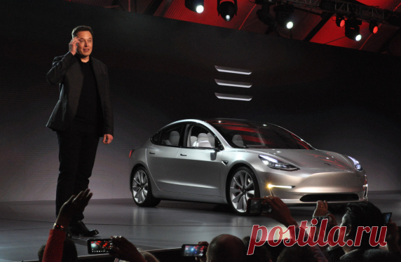 Элон Маск представил недорогую Tesla Model 3 и объявил о 115 тысячах предзаказов