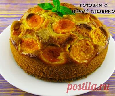 Пирог с абрикосами Сегодня предлагаю Вам рецепт пышного пирога с абрикосами на кефире. Это мой любимый рецепт. Попробуйте испечь этот абрикосовый пирог, и Вы будете его готовить постоянно..Рецепт очень простой, и доступный. Если абрикосов нет, можно взять персики.