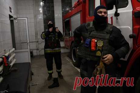 Во Львовской области произошел пожар на промышленном объекте. В Дрогобыче Львовской области Украины после сообщений о взрывах горит промышленный объект. Об этом сообщил глава Львовской областной военной администрации (ОВА) Максим Козицкий в социальных сетях. По информации СМИ, на территории города находится нефтеперерабатывающий завод. Какой именно объект поврежден — неизвестно.