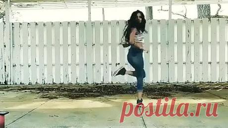 Зажигают своими танцами под легендарную музыку