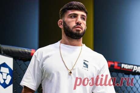Российский боец UFC сравнил жизнь в России и США. Российский боец смешанного стиля (MMA) Арман Царукян сравнил жизнь в России и США. «В Америке хорошо, но дома лучше!» — написал 25-летний спортсмен. При этом он разместил фотографию на фоне спортивного автомобиля в Лас-Вегасе. Царукян выступает в UFC с апреля 2019 года.