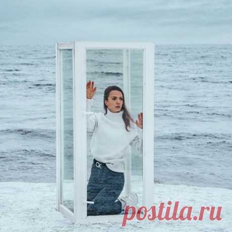 Смысл этого фото:
⠀
Смотрите видео со звуком, там подсказки😜
⠀
«Маленький Принц, который вложил всю душу в розу»
⠀
Эта инсталляция про нас, про нашу жизнь, про наш блог
⠀
Искренность, семейные ценности. Трудолюбие. Это то, что мы стараемся транслировать в общество. 
Нет хайпа, разоблачений и рекламы
⠀
Не влезаем во всё это блогерское: игра на жадности, зависти людей
⠀
Не хотим зависеть от кого-то, быть постоянно обязанными что-то расхваливать, хочется этого или нет
⠀
Не т...