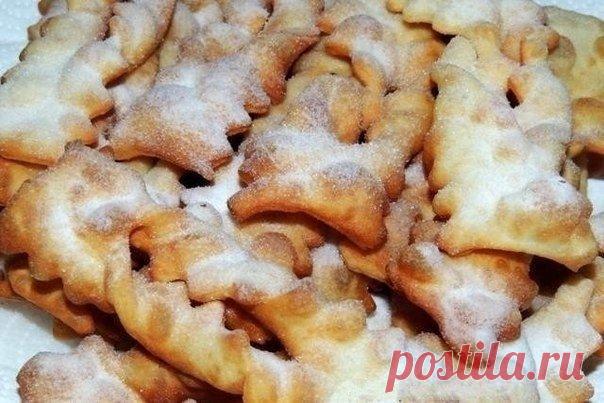 Оцените сегодняшний мой шедевр – Хрустящий хворост на кефире