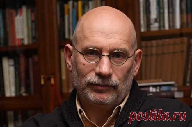 Писателя Бориса Акунина внесли в перечень террористов и экстремистов. Акунин с 2014 года проживает в Лондоне.