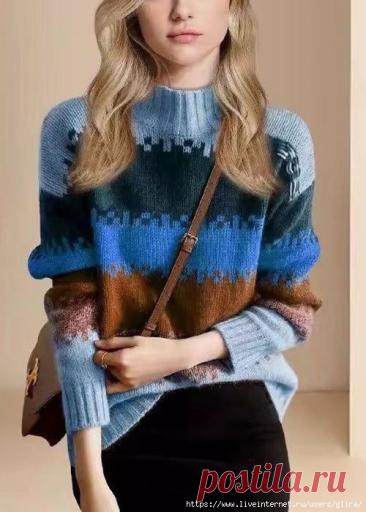 Красивый свитер с простым узором.