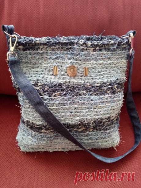 Вязанная сумка из джинсы.
