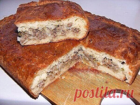 Капустно-мясной пирог
Ингредиенты:
200 гр. маргарина или масла,
250 гр. творога,
3 яйца + 1 на "помазать",
1 ч.л. соды,
муки примерно 3 стакана, вместе с подсыпкой на стол.
Начинка:
по 400-500 гр. капусты и фарша (свинина+говядина), капусты можно побольше, мяса поменьше,
лук,
соль,
перец
Приготовление:
На паре ложек масла немного обжарить лук, добавить фарш. Добавить капусту, все вместе проготовить, желательно не на слабом огне, чтоб влага испарилась, а капуста была почти ...