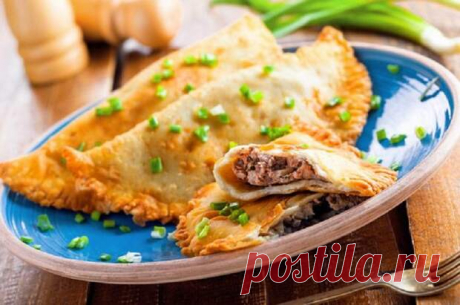 Простое тесто для вкусных чебуреков: этот рецепт нравится всем - Четыре вкуса - медиаплатформа МирТесен Чебуреки – сытное монгольское блюдо, далеко не постное. Предлагаем проверенный способ простого приготовления чебуреков, в тесто для которых добавляется немного водки, от этого оно характерно хрустит, а чебуреки получаются пышными. Необходимые ингредиенты: Для теста: пшеничная мука высшего сорта —...