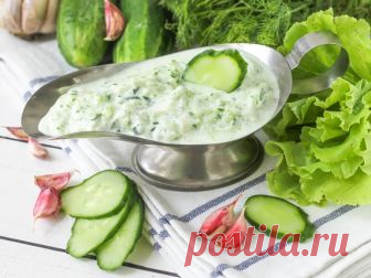 Огуречный соус рецепт с фото 
Огуречный соус – вкусное и полезное дополнение к домашнему обеду, ужину, пикнику. Его несложно приготовить в домашних условиях, если в вашем холодильнике есть необходимый набор продуктов.Блюдо отличн…
