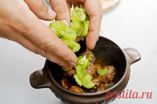 Открыв крышку этих горшочков, я была одурманена ароматом! Самое вкусное блюдо.