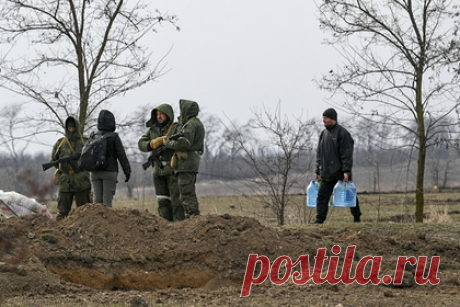 Минобороны России сообщило о ликвидации 93 дезертировавших украинских боевиков. В Министерстве обороны России рассказали о ликвидации 93 украинских боевиков, дезертировавших в гражданской одежде из Мариуполя. Как уточнили в ведомстве, местонахождение остальных «установлено по пеленгу радиопереговоров». «Вопрос их уничтожения — это вопрос короткого времени», — подчеркнули военные.