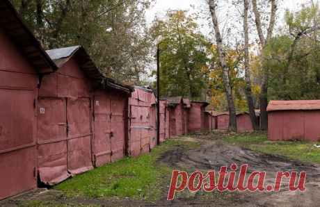 Что сулит «гаражная реформа» стартующая в 2020 году? В январе 2020 года в России вступает в силу новый законопроект уже разработанный Минэкономразвития о «гаражной реформе«, который в интернете уже окрестили законом о «гаражной амнистии«.  Что же новый закон сулит их владельцам или владельцам ГСК и зачем такая реформа вообще нужна? Ситуация с гаражами на сегодняшний день. Сейчас у многих людей, на руках не имеется официальных документов на гаражи, подтверждающих право собс...