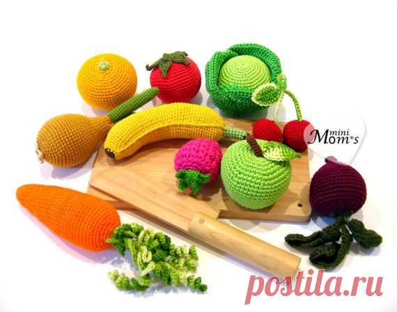 Для желающих связать такую красоту!

#овощи_крючком@knit_toyss

Источник: https://www.livemaster.ru/item/17632541-kukly-i-igrus..
