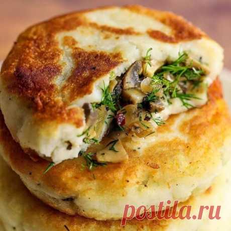 Картофельные пирожки с грибами 💥 ⠀... | Интересный контент в группе Готовим Дома Вкусно ♥ лайфхаки, тесты, юмор Картофельные пирожки с грибами 💥 ⠀ Ингредиенты: Картофель — 1 кг Мука — 180 г Грибы — 250 г Луковица — 1 шт. Чеснок — 2 зубчика Укроп — 15 г Масло —... | Вступай в группу Готовим Дома Вкусно ♥ лайфхаки, тесты, юмор в Одноклассниках