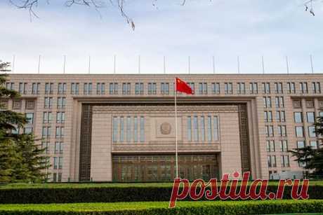 Китай выявил шпионившего в пользу США на оборонном предприятии. Спецслужбы Китая выявили случай шпионажа в пользу США на оборонном предприятии в провинции Сычуань. Об этом заявили в Министерстве госбезопасности Китая. Гражданин Китая Хоу, работавший в оборонном институте, был отправлен в 2013 году в университет США, где его заставили раскрыть данные, содержащие гостайну.