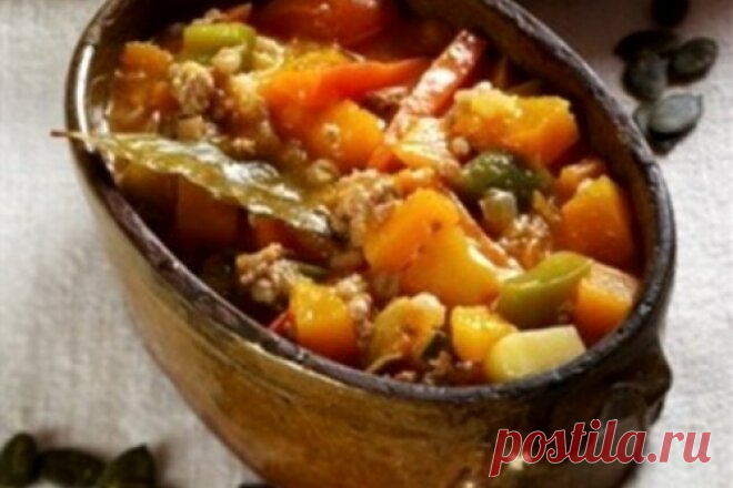 Свинина с огурцами, морковью и цуккини, рецепт с фото