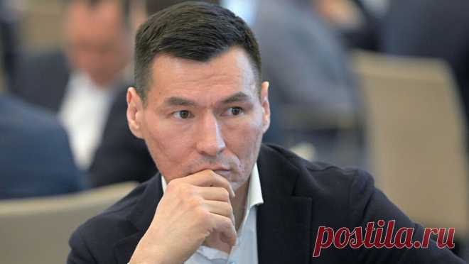 Глава Калмыкии отказался от участия в форуме "Россия" из-за взрывов в Элисте. Глава Республики Калмыкия Бату Хасиков отказался от участия в мероприятиях в рамках Международной выставки-форума "Россия" в Москве из-за взрывов в столице региона. О своем решении он сообщил в личном Telegram-канале. Хасиков ...