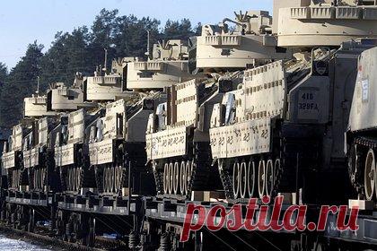 Российский полковник назвал слабые места обещанных Киеву БМП Bradley. Полковник запаса, эксперт в области бронетанковой техники, кандидат военных наук Сергей Суворов рассказал, что США планируют передать украинским войскам боевые машины пехоты Bradley, которые слабо приспособлены к чернозему Украины. Он указал на слабые места обещанных Киеву машин.