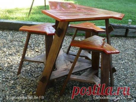 Оригинальный дизайн стол-табуретки, под названием "Триада"