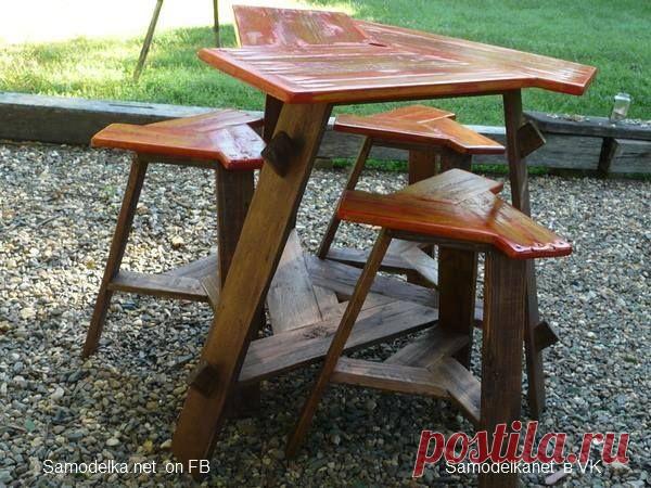 Оригинальный дизайн стол-табуретки, под названием "Триада"