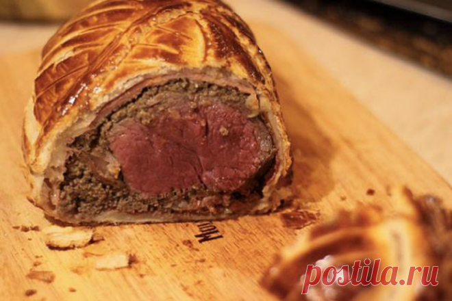 Огромный кусок мяса на всю неделю: говядина Веллингтон