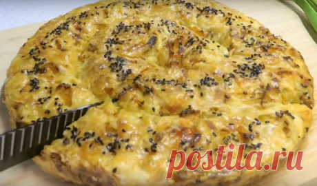Крученый слоеный пирог с курицей и капустой