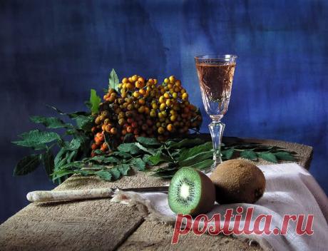 Настойка смородины на спирту.