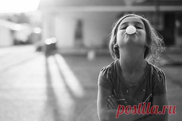 Почему наши дети не должны учиться на отлично Для меня, как и для многих других людей, учеба в университете прошла с твердым убеждением, что оценки решают все. Преподаватели и родители твердили, что высокая успеваемость откроет перед тобой все двери этого мира. Высокий балл – это ключ к успешной жизни. И я слепо верил их словам … Я помню время, когда учебой я доводил себя до полуживого состояния, только ради того, чтобы получить высокий балл на экзамене. И мне казалось, что все это имеет…