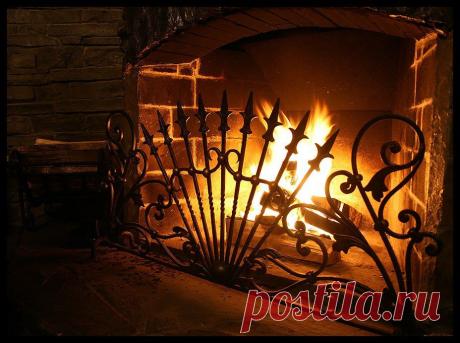 Домашний уют – это особая атмосфера тепла, стремление возвращается  туда после тяжелого трудового дня, и особенный родной запах. Понятие уюта вовсе не материальное, а скорее душевное и эмоциональное, и создание уюта в квартире или загородном доме вовсе не означает современный евроремонт, или интерьер, который придумал дорогой дизайнер.
Для того чтобы создать свой собственный неповторимый уют и атмосферу в доме необходимо немного фантазии, художественного вкуса и знание некоторых приемов.