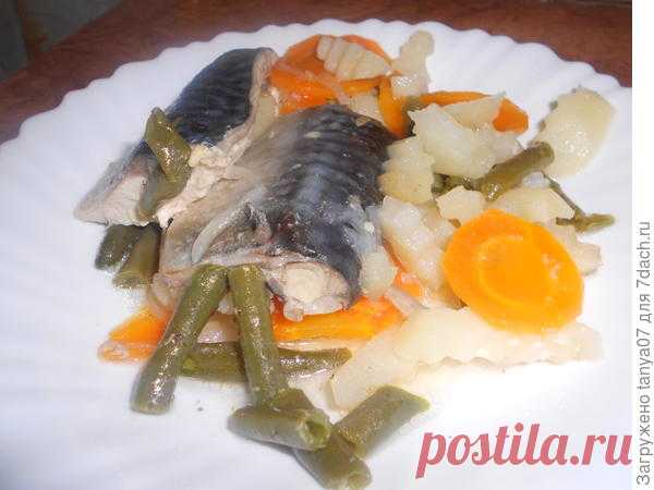 Скумбрия тушеная с овощами