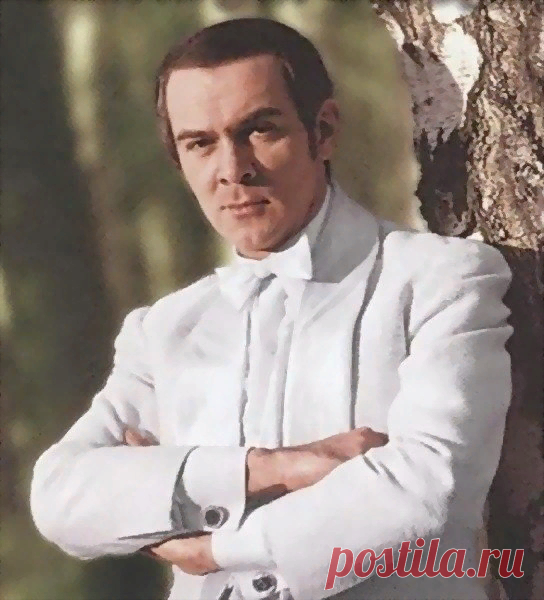 Нас хотела судьба испытать,
Развела, закружила, как вьюга.
Только мы отыскали друг друга,
И друг друга не вправе терять.
От сомненья любовь сберегу -
Я всесилен, покуда мне вместе.
Только знай, — без тебя, как без песни.
А без песни я жить не могу...