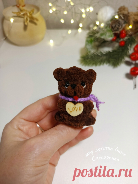 PDF Мишуля крючком. FREE crochet pattern; Аmigurumi toy patterns. Амигуруми схемы и описания на русском. Вязаные игрушки и поделки своими руками #amimore - маленький медведь, плюшевый медвежонок, мишка из плюшевой пряжи.