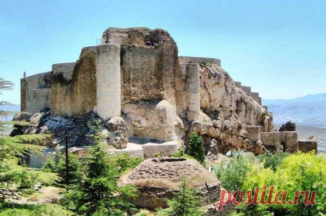 Արշամշատ կամ Արսամասատ, հայկական քաղաք Ծոփքում, Անձիտ կամ Բալահովիտ գավառում, Եփրատի ափի մոտ։ Սկզբում եղել է բերդ, որի շուրջը հետագայում, հելլենիզմի շրջանում, փռվել է բուն քաղաքը։
Ծոփքի թագավորության այս մայրաքաղաքը հիշատակվում է նույն անվան մի շարք տարբերակներով. Մատթեոս Ուռհայեցին (XII դ.) կոչում է Աշմուշատ, արաբ պատմիչներր՝ Սումայսատ, այլ մատենագիրներ ու գրիչներ՝ Շամոշատ, Շամուշատ, Շիմշատ։
Աշխարհագրական դիրքը վերջնականապես չի ճշտված՝ ոմանք այն տեղագրում են Չորրորդ Հայքի Բալահովիտ,