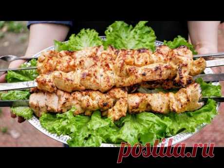 Как правильно приготовить СОЧНЫЙ шашлык из КУРИНОЙ грудки. Цыганка готовит.