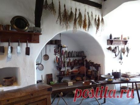 The Inside of Eltz Castle | Part of the kitchen / Источник:
paulandbev.blogspot.com
| Pinterest