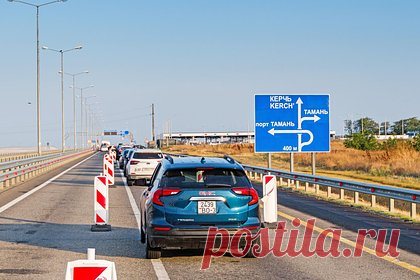 На Крымском мосту возобновили движение