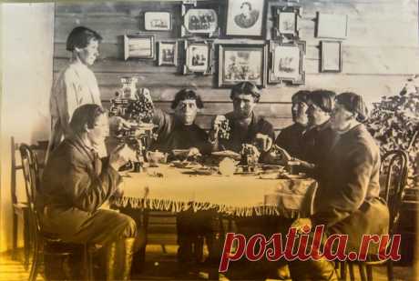 Ссыльные скопцы, или бесславный конец "белых голубей" на якутской земле 
 






Скопцов в 19 веке стали ссылать в Забайкалье и Якутскую область, чтобы сектанты, отрицавшие половые отношения и размножение, не могли вербовать в свои ряды все новых людей. Предполагалось, чт…