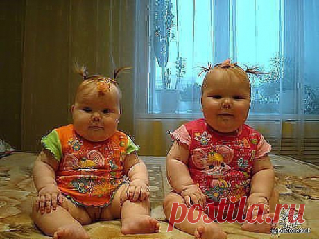 Косы русые до пят, женихи к нам встали в ряд.