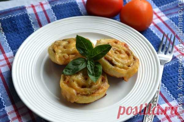 Слоеные улитки с сыром и кабачками