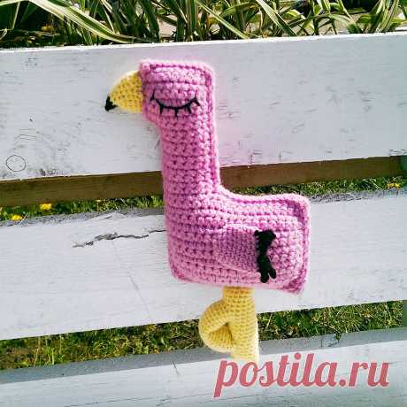 PDF Фламинго крючком. FREE crochet pattern; Аmigurumi toy patterns. Амигуруми схемы и описания на русском. Вязаные игрушки и поделки своими руками  #amimore - фламинго, надувной круг, спасательный круг, птица, птичка.