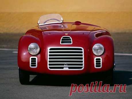 70 лет первой Ferrari в истории | Чёрт побери “Надо признать, эта маленькая красная машина выглядела страшновато. Зато летела она как ветер!”. Вот так, совсем не взирая на лица, беззвестный итальянский репортер живописал события 11 мая 1947 года, имевшие место быть на городской трассе в Пьяченце. Сама гонка была не самого высокого ранга – она не входила даже в расширенный список Гран-при сезона, но, тем не менее, заслуженно попала в историю. Именно здесь в Пьяченце 70 лет ...