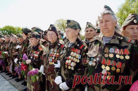 ЭТИ ДЕВЧОНКИ ВО ВРЕМЯ ВЕЛИКОЙ ОТЕЧЕСТВЕННОЙ ВОЙНЫ БЫЛИ СНАЙПЕРАМИ 
ДАВАЙТЕ К 9 МАЯ ПОСТАВИМ КЛАСС....
ВЕДЬ ОНИ СПАСЛИ НАС....
Если хотите получить ЗНАЧОК™ на 9 мая Бесплатно,то сделайте следующее:
1.Присоединяетесь к группе.
2.Нажимаете значок &quot;Пригласить Друзей&quot;
3.Приглашаете(отмечаете) 30 друзей.
4.Нажимайте значок &quot;ПРИГЛАСИТЬ&quot;
5.Ждите.
 В течение 30-60 мин у Вас в ленту появятся наш ЗНАЧОК™ ,за 30 приглашенных друзей.
