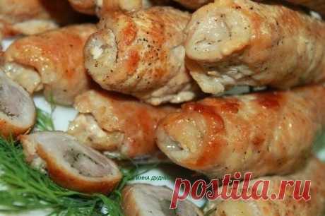 Вкусные рулетики 



Ингредиенты:●кусочек свинины-корейка(у нас называют отбивнушка));●кусочек сала;●укроп;●соль,●черный молотый перец,●душистый молотый перец,●лавровый лист молотый,●растит. масло для жарки.Приготовле…