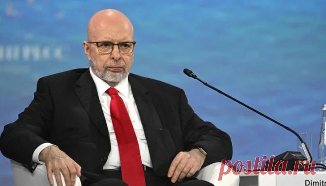 Правительство США предъявило обвинения политологу Саймсу и его жене