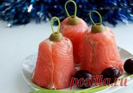 ОРИГИНАЛЬНАЯ ЗАКУСКА ИЗ СЛАБОСОЛЕНОЙ СЕМГИ "КОЛОКОЛЬЧИКИ" .
Можно сделать на праздничный стол.