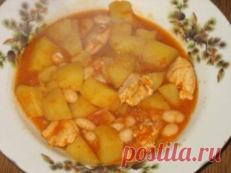 Курица с фасолью и картошкой. Композиция практически совершенна.